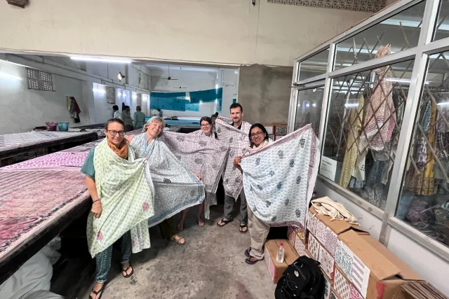 Des épices préparées avec un marteau pilon