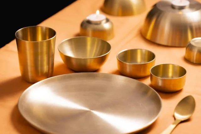 app.ui.kansa_plates_on_table