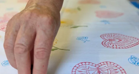 Stampa di un cuore alsaziano nell'atelier