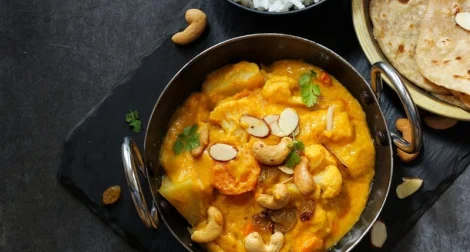 Korma vegetariano con anacardi