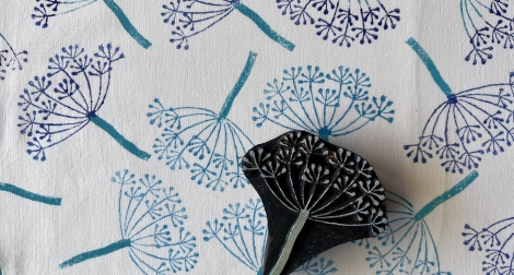 Bloc de bois au motif de fleur