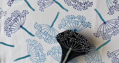 Bloc de bois au motif de fleur