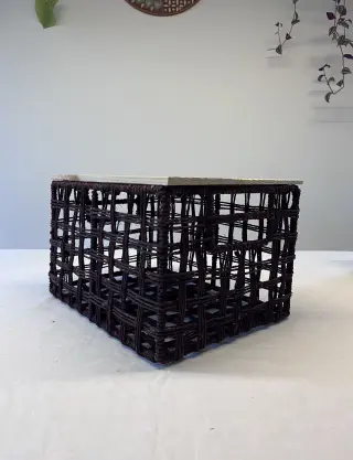 Prodotto Cesto portaoggetti intrecciato marrone con coperchio in legno Immagine