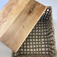 Cesto portaoggetti intrecciato naturale con coperchio in legno