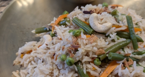 Un plat de pulao aux légumes, dont le kit est disponible sur notre boutique