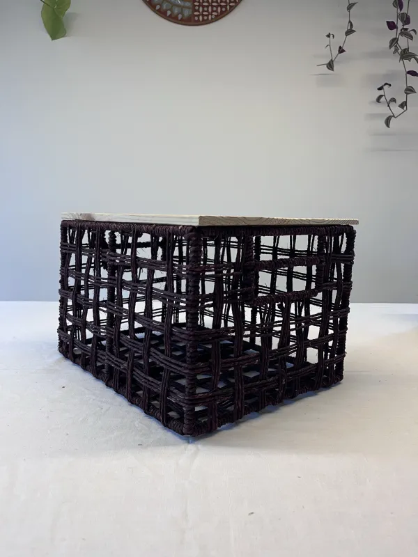 Panier de rangement tressé marron avec couvercle en bois