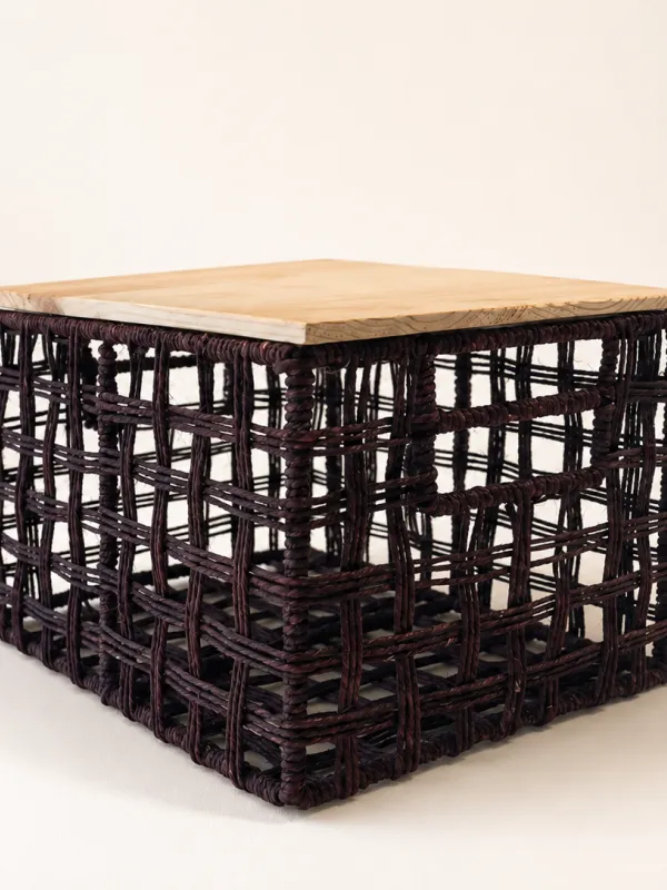 Panier de rangement tressé marron avec couvercle en bois